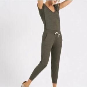 Vuori All Day Olive Heather Jersey Knit Short Sleeve Jumpsuit Sz L